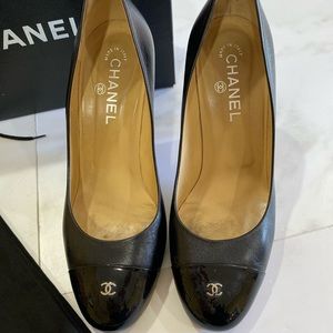 Chanel black pumps w/ patent leather toe and logo